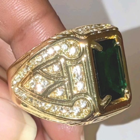 Elegant Green and Gold mens Ring Sz 13